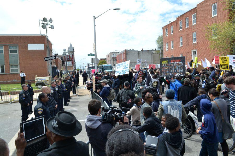 Protestors+outside+the+Baltimore+Police+Departments+western+district%26%23160%3Bbuilding+on+April+25.