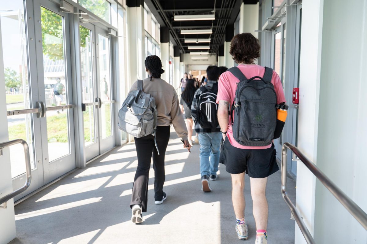 Students walk toward the Campus Center to get to their next class. Photo by Olivia Reid/ Photography Editor