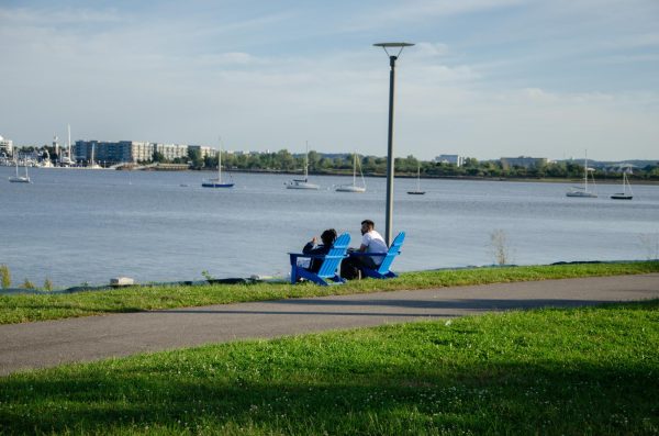 Two students utilize the public seating by the Harbor Walk. Photo by Saichand Chowdary / Mass Media Staff.