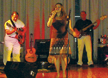 Adreza Mendes (center) performs the vocals of the ballad ?Samba de uma nota so.?
 