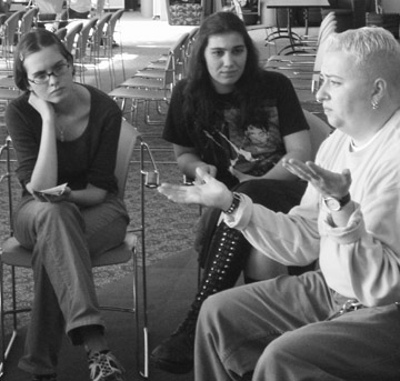 The Network/La Red organizer Gunner Scott talks to QSU member Natalia Cooper and Coordinator Colleen O´Malley
 