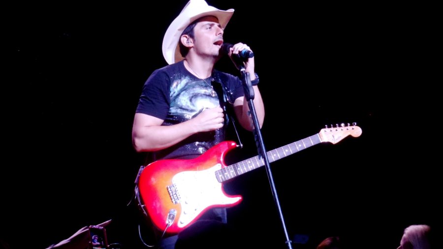 Brad+Paisley+during+Waiting+On+A+Woman%0A