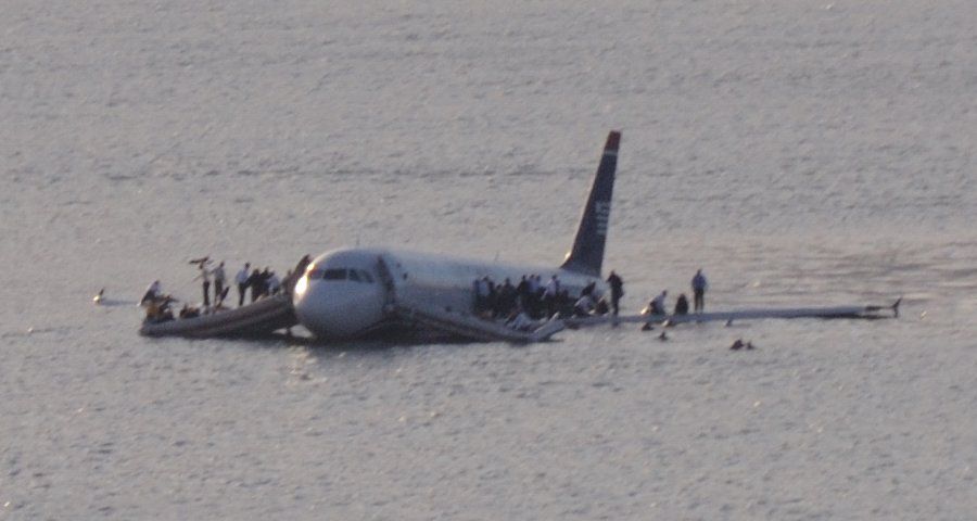 Sully+depicts+US+Airways+Flight+1549+piloted+by%26%23160%3BCaptain+Chelsey+Sullenberger%2C+which+had+to+have+an+emergency+landing+in+the+Hudson+River+in+January+2009.