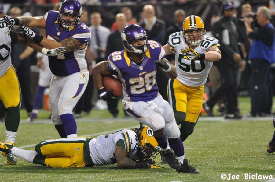 Adrian+Peterson+%28%2328%29+during+a+game+against+the+Green+Bay+Packers