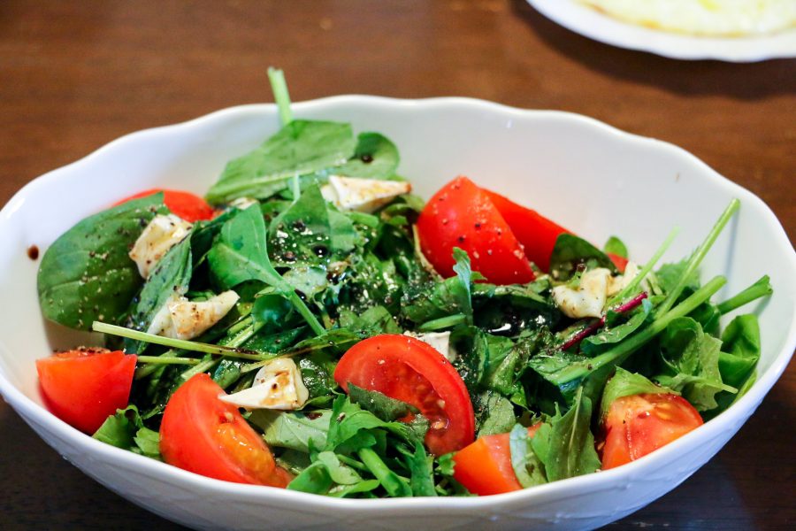 Salad+greens+with+tomato.