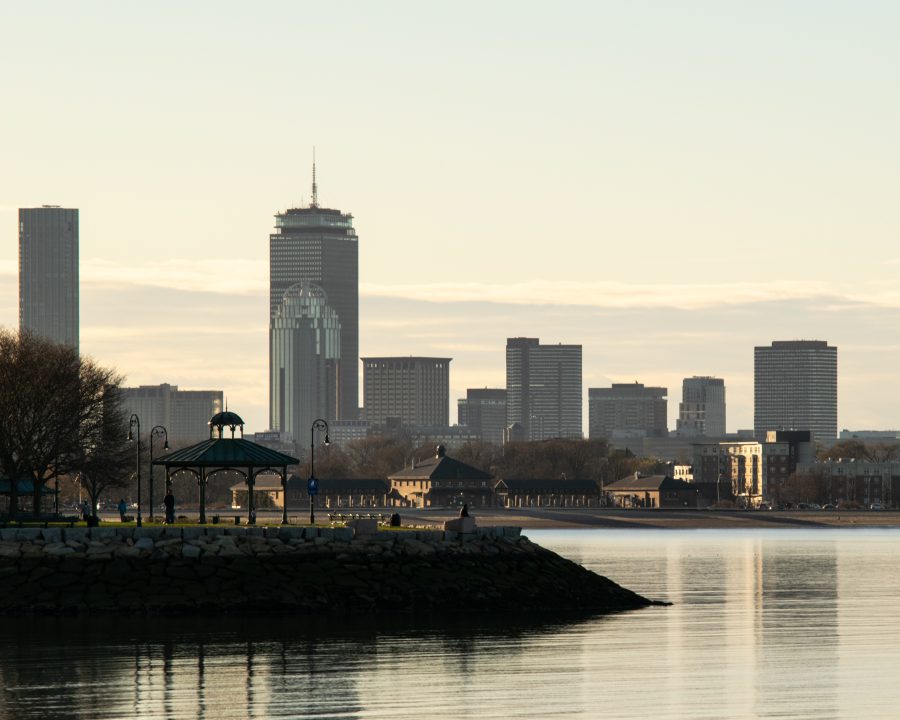 A+photogenic+scene+of+Boston%26%238217%3Bs+skyline+from+the+Harbor+Walk.