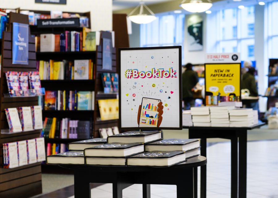 A+table+with+featured+books+and+a+%26%238220%3B%23BookTok%26%238221%3B+sign+at+Barnes+%26amp%3B+Noble%2C+featuring+books+that+are+popular+within+book-focused+communities+on+TikTok.