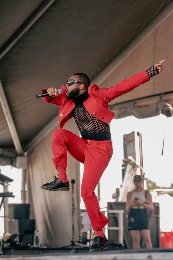 Genesis Owasu performs on the Blue Stage at Boston Calling on Sunday, May 28. Photo by Olivia Reid (She/Her) / Photography Editor.