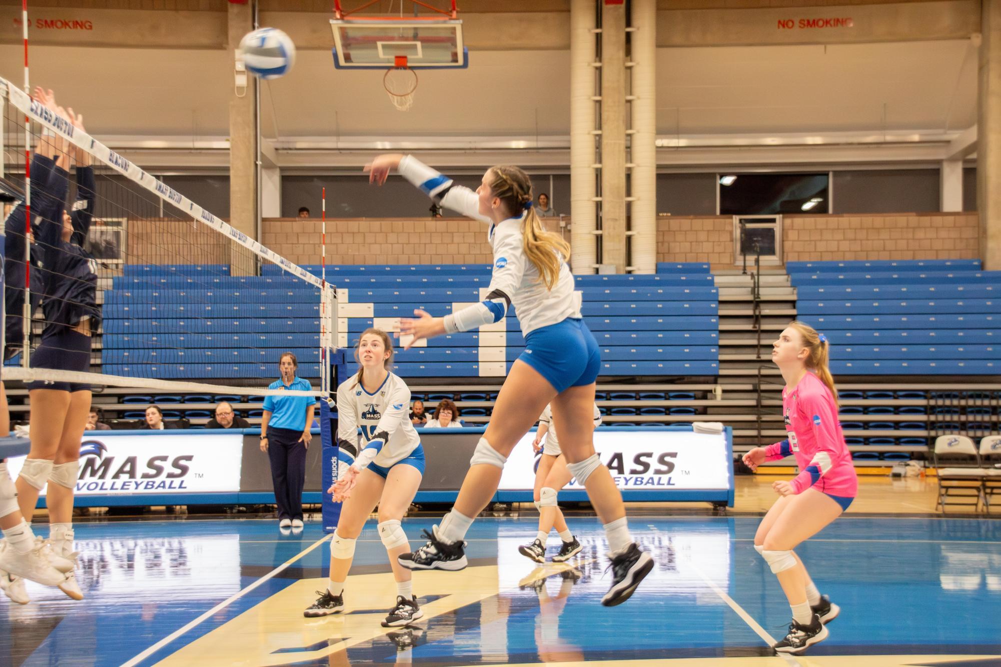 Volleyball wins two out of three at UMass Dartmouth Invitational The