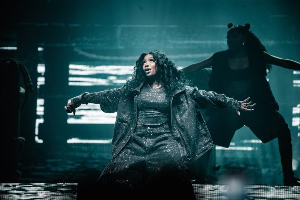 SZA makes a strong connection at the TD Garden - The Boston Globe