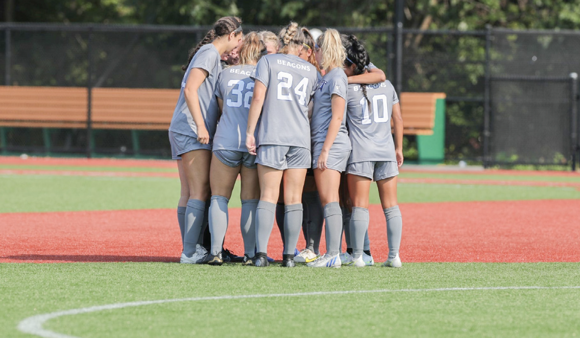 Women’s soccer huddle up before a game. Photo by Sarah Harlinski / Beacons Athletics.