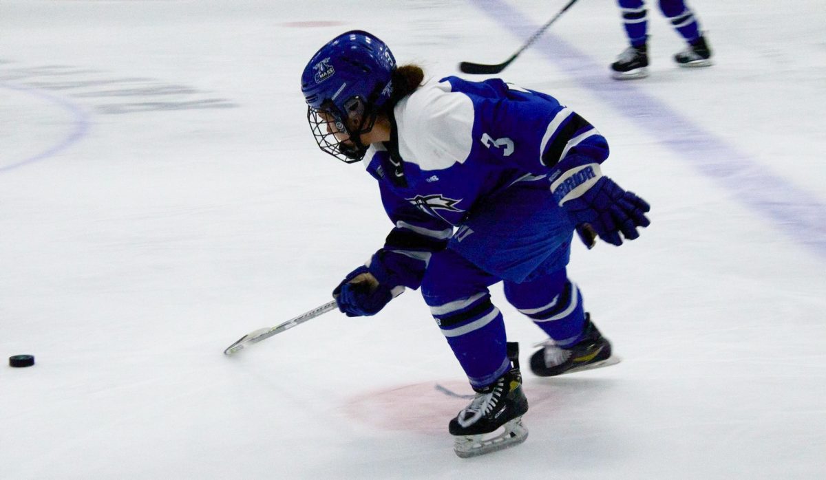 Women’s hockey forward Liz Kramp advances with the puck. / Photo from Beacons Athletics.