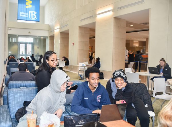 Students catch up after break to work on some assignments. Photo by Sayyedeh Ava Sajjadi / Mass Media Contributor.