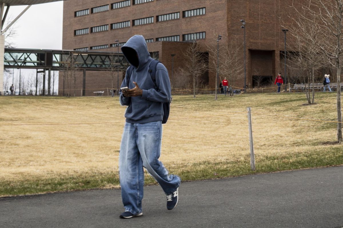 When students spend every spare moment on their phones rather 
than living in the moment, they make themselves effectively invisible, making it impossible to form real connections on campus. Photo illustration