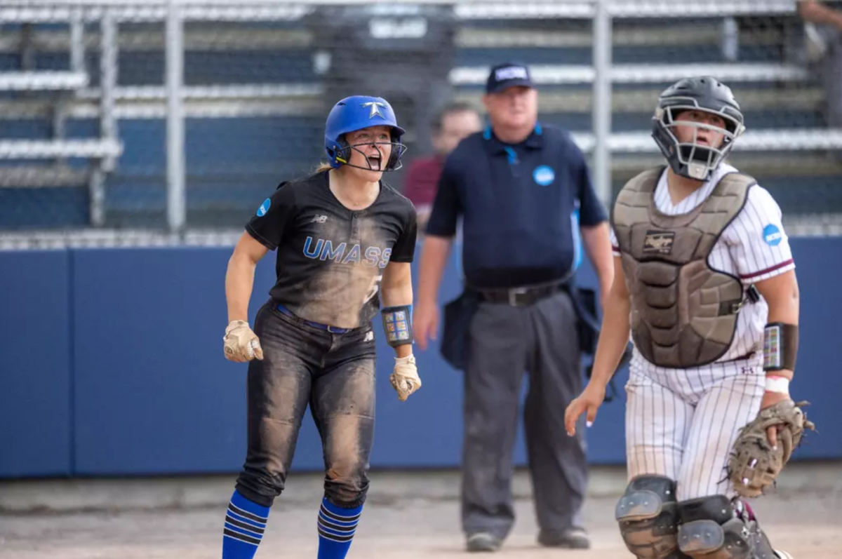 Beacons vs. Ithaca College at NCAA Tournament Game 3. Photo by Becky 
Schoenecker courtesy of Beacons Athletics